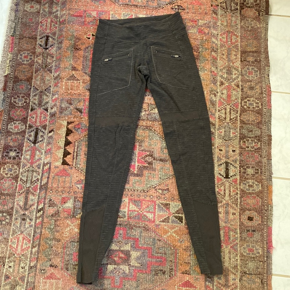 Lululemon size 6 olive green cotton leggings